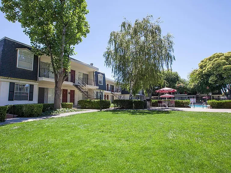 Normandy Park Apartments — Photo 3