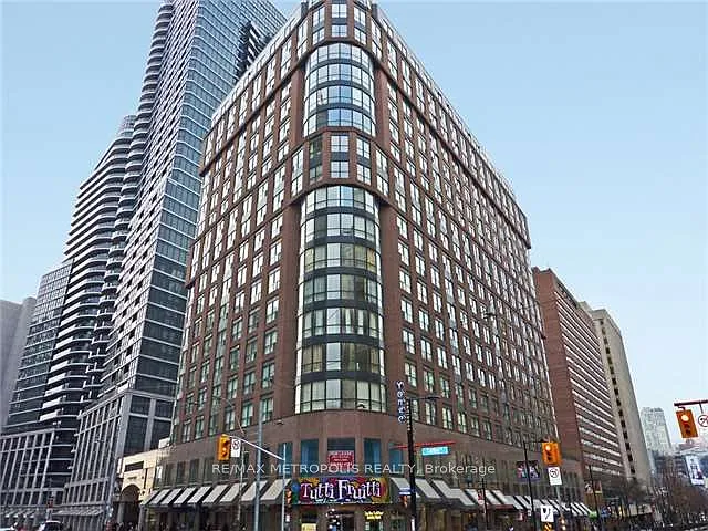 Photo 1 of 10 - 7 Carlton St #816 - Toronto, ON Primary Photo - 7 Carlton St #816