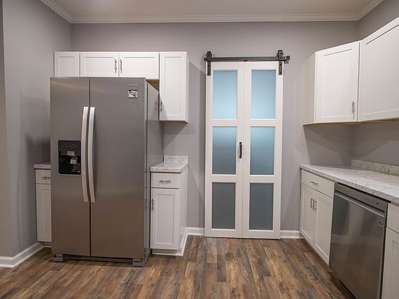 4th image of 174 Tucker Ave