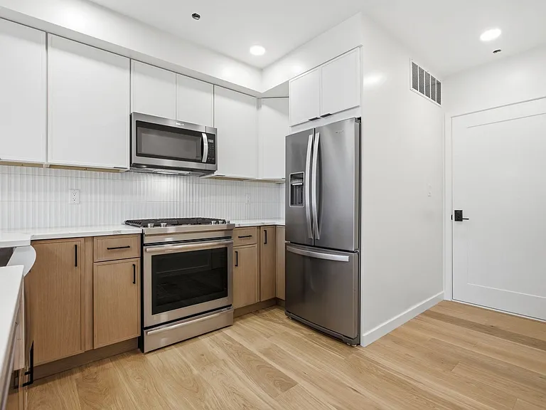 457 W Broadway #203 — Photo 3