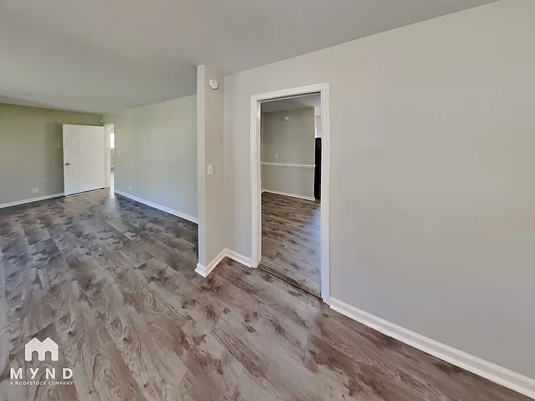6220 Leslie Dr — Photo 8