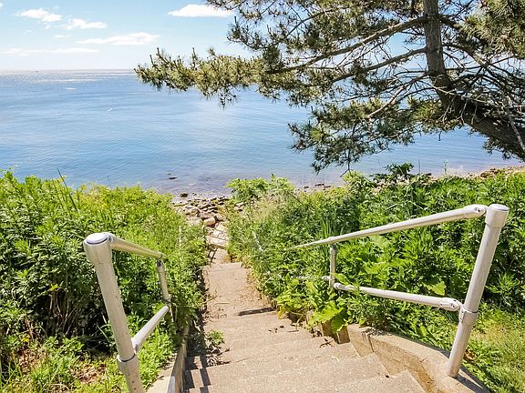 Stairs to water/beach access
