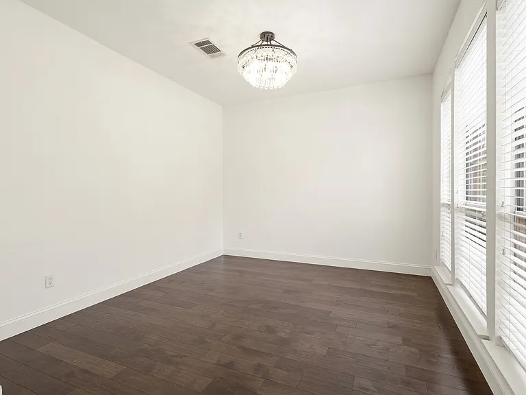 724 Pine Lakes Dr — Photo 5