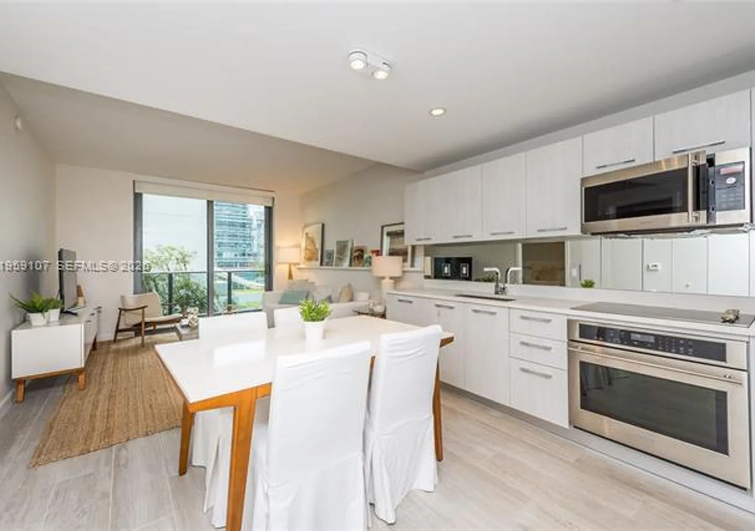 55 SW 9th St cu-1010, Miami, FL 33130 — Photo 1