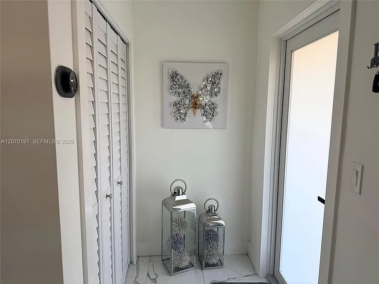 8100 Taft St — Photo 4