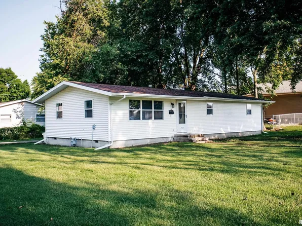 703 Oglesby Ave, Lincoln, IL 62656