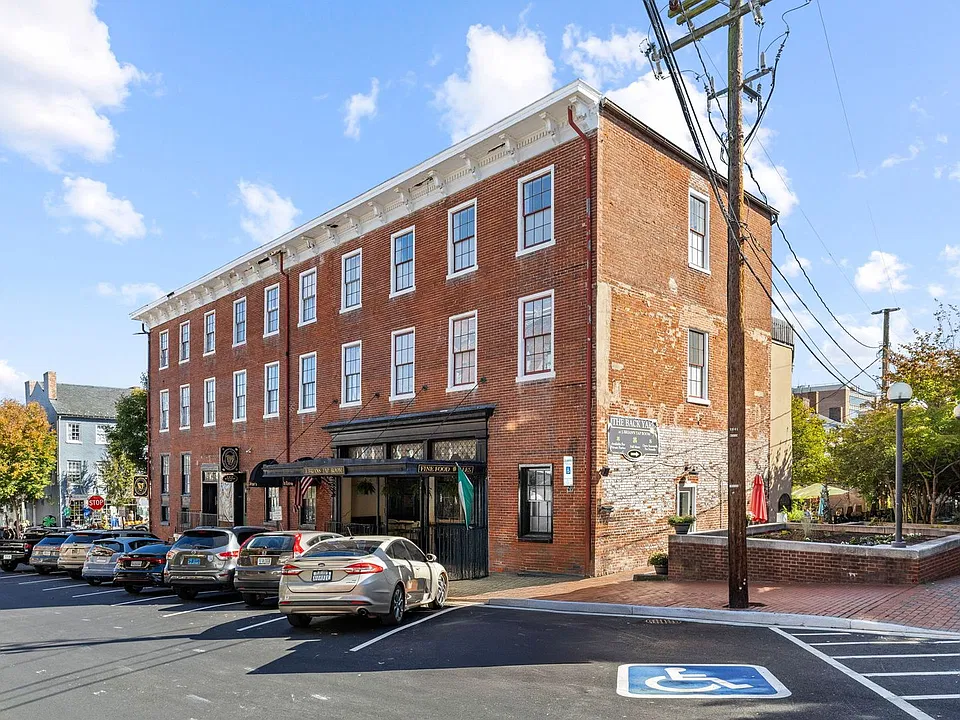 202 Hanover St #3D