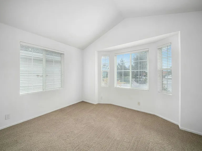 351 Lark Dr — Photo 16