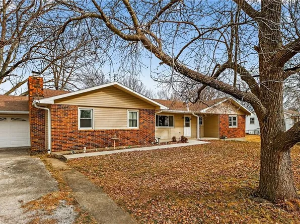 416 Country Dr, Lawson, MO 64062