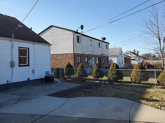 4th image of 1866 White Ave