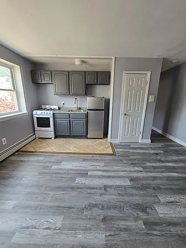 323 Sanford Ave #1A Photo 1