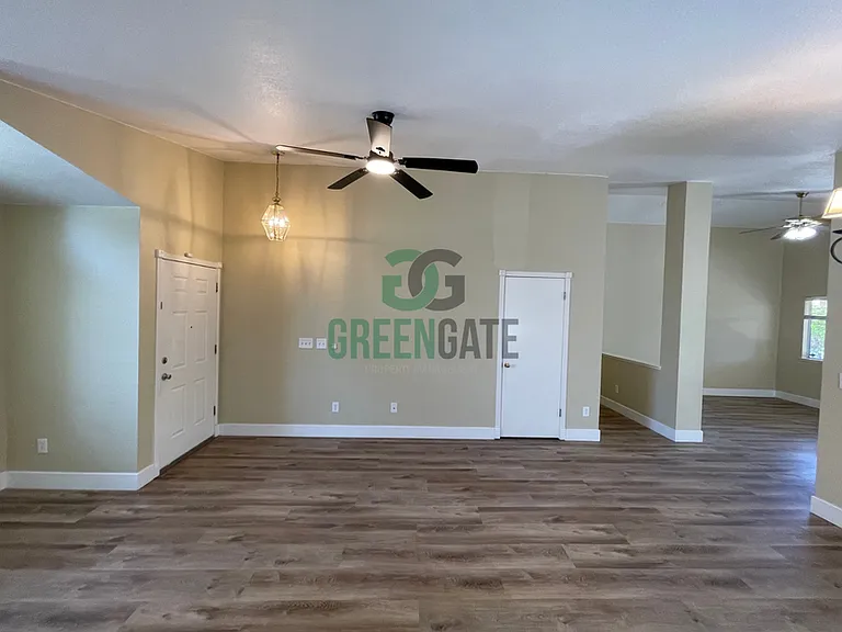 1660 Etta Way — Photo 6