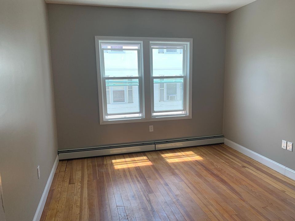 2nd image of 496 Smith St #2
