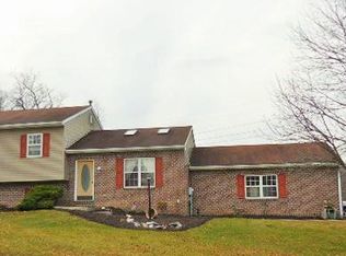 2864 Glen Hollow Dr, York, PA 17406