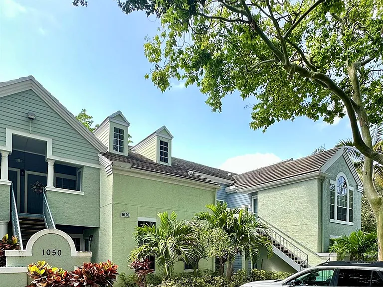 1050 Crystal Way #H — Photo 1