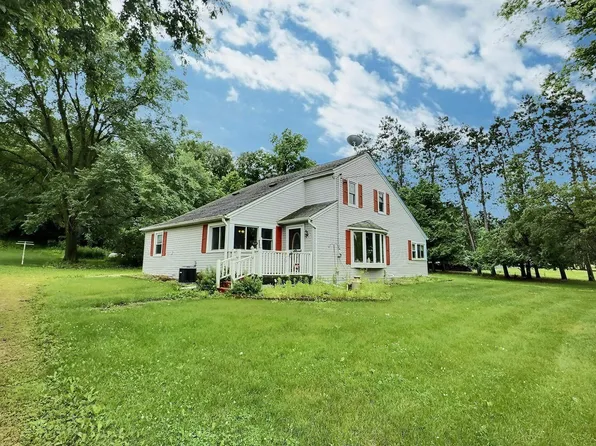 3182 Quarry Dr, Omro, WI 54963