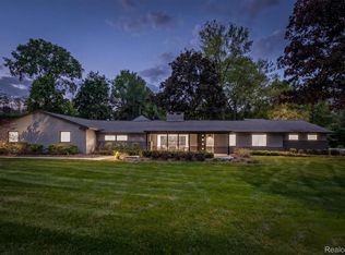 3885 Oakland Dr, Bloomfield Hills, MI 48301