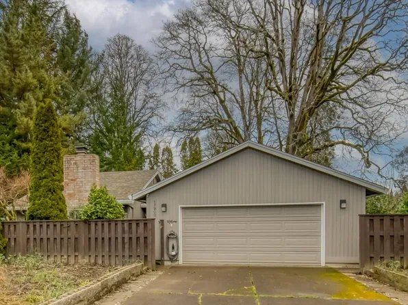 17900 SW Arborcrest Ct, Beaverton, OR 97003