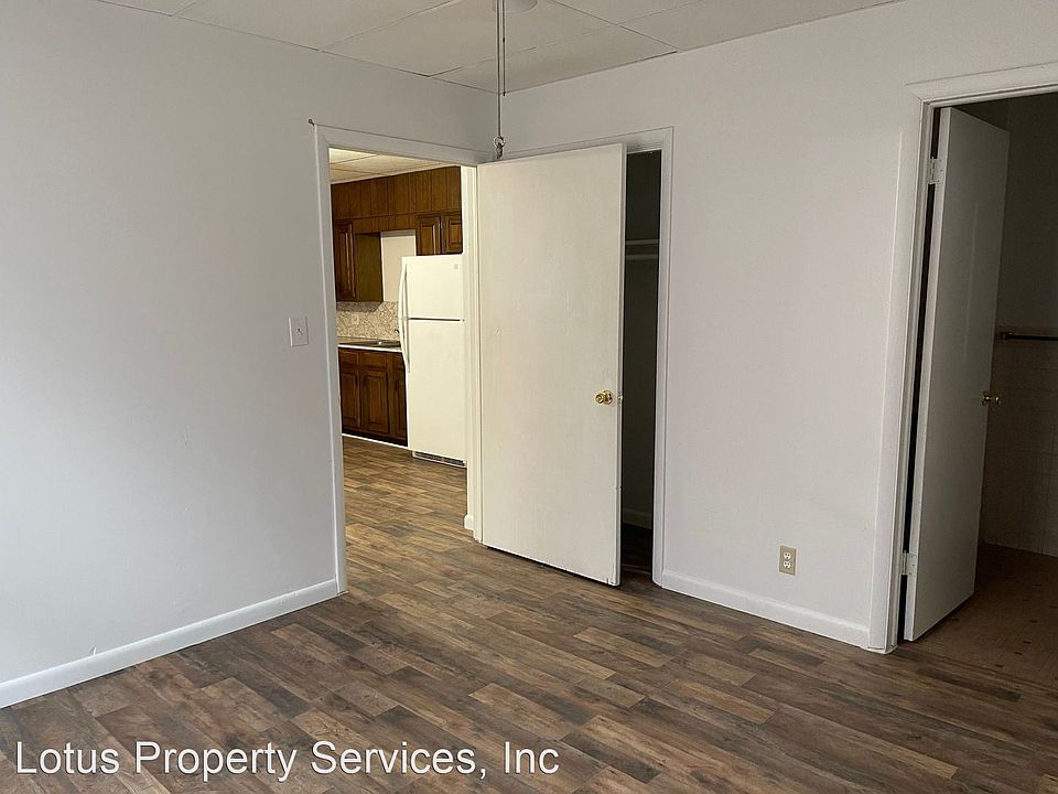 2nd image of 215 E Main St #4