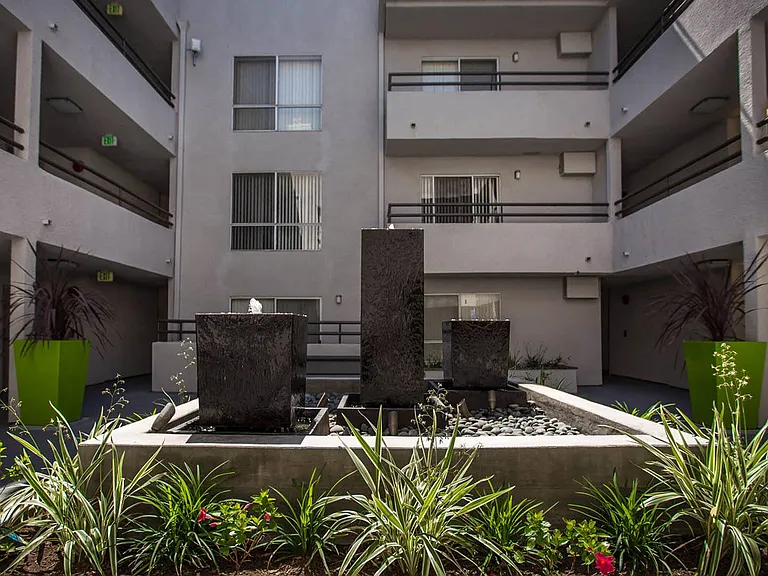Toluca Lofts — Photo 18
