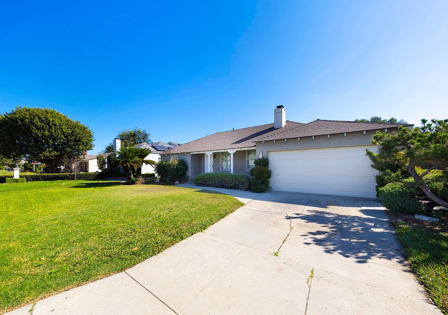 5 Bedroom 2bath Home In "Lakewood Village" — Photo 2