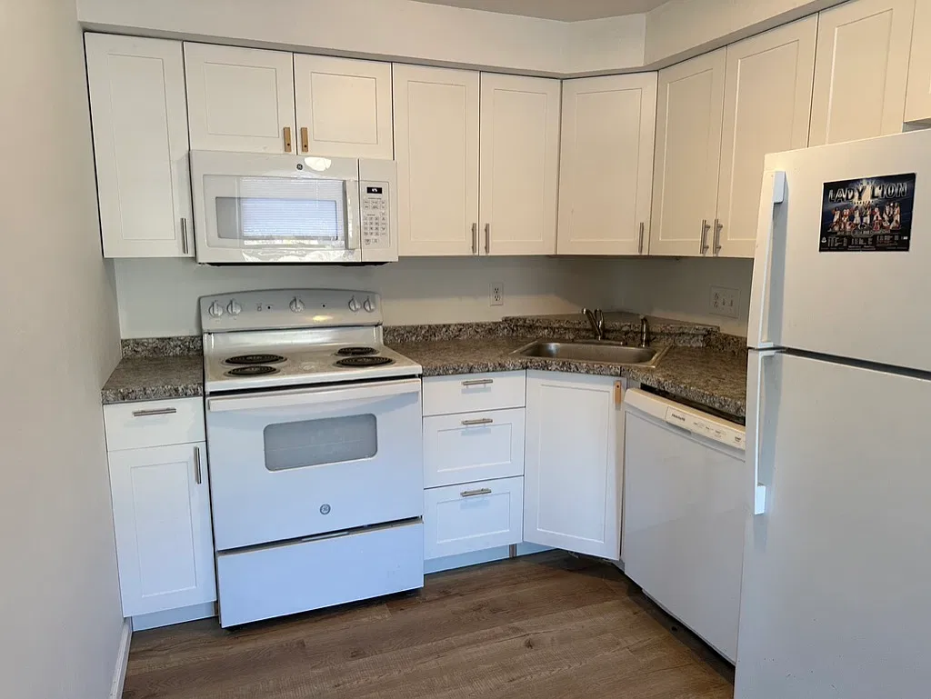 2 bed, 850 sqft, $1,350 — Photo 2