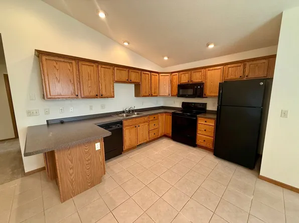 2 bed, 2.0 bath, 1296 sqft, $1,795