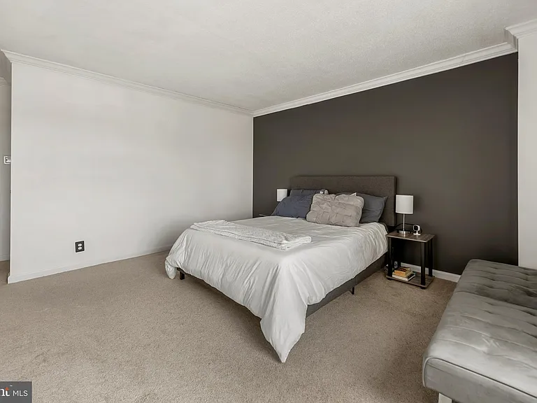205 Yoakum Pkwy #902 — Photo 12