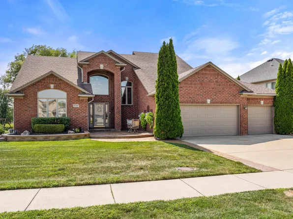 51317 Hook Dr, Macomb, MI 48042