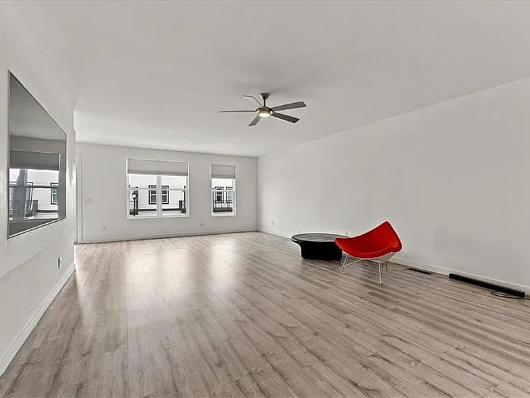 1077 Glen Opal Dr — Photo 16