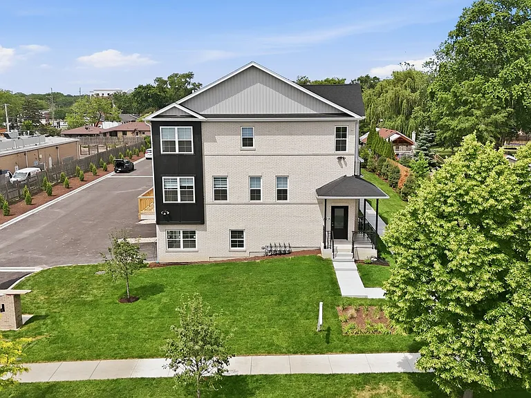 214 N Walnut St — Photo 67
