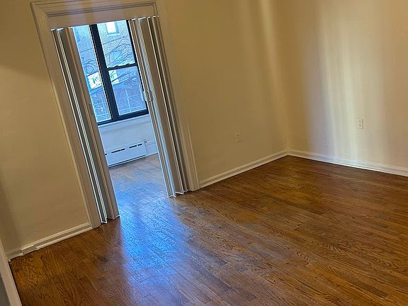4th image of 31-24 28th Ave Unit 2F