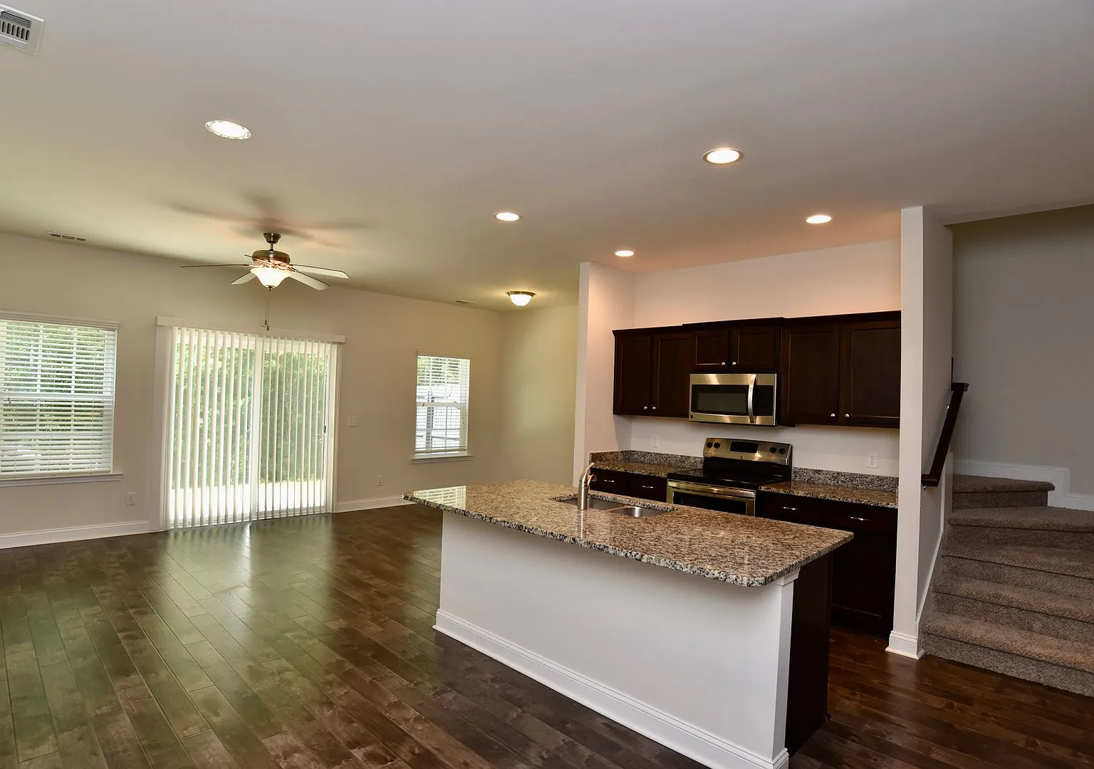 3 Bed/2.5 Bath Townhome in Richmond Hill — Photo 3