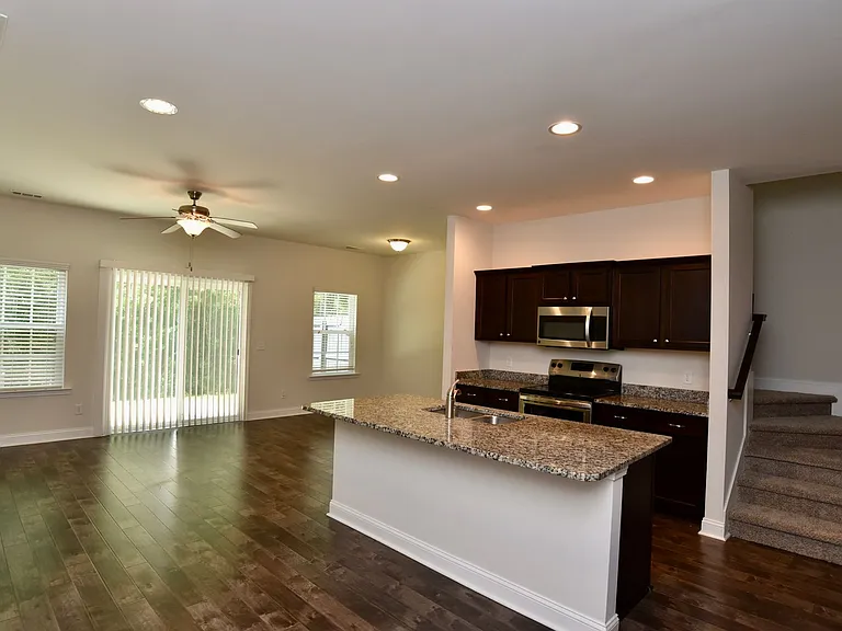 411 Ferguson Ln — Photo 3