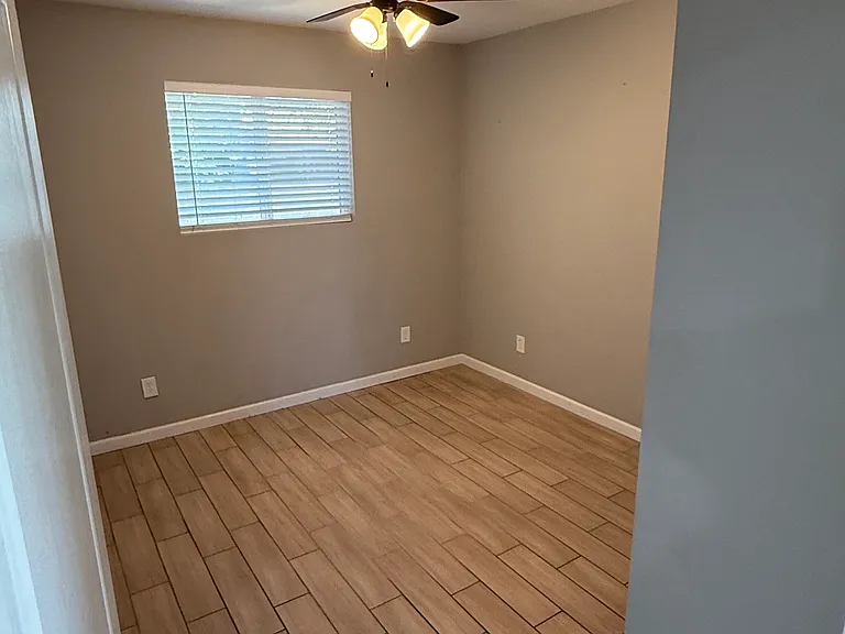 1410 W Pepper Pl #B — Photo 12