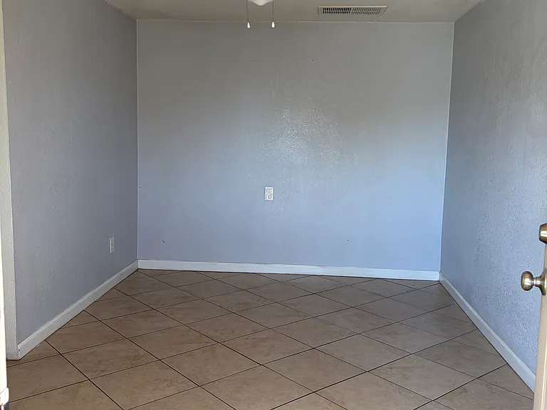 4414 N 47th Dr — Photo 15