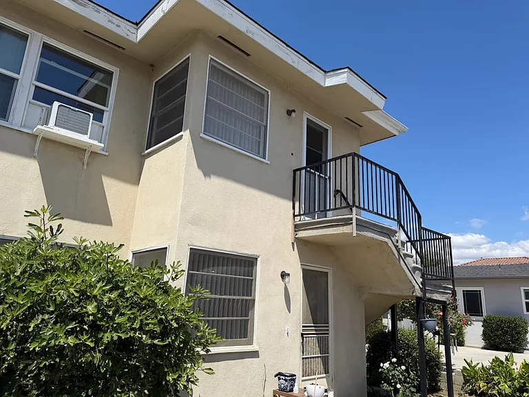 5660 Noel Dr — Photo 2