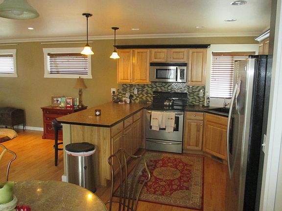 5th image of 47 Stratford Dr