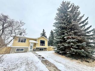 3520 17b Ave NW, Edmonton, AB T6L 2P3