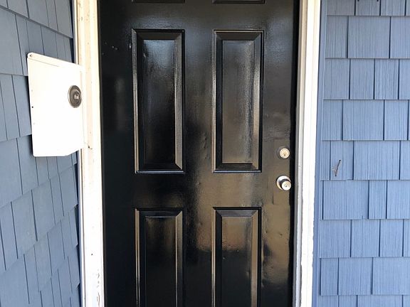 4th image of 30 Laurie Dr