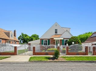 10625 215th St, Queens Village, NY 11429
