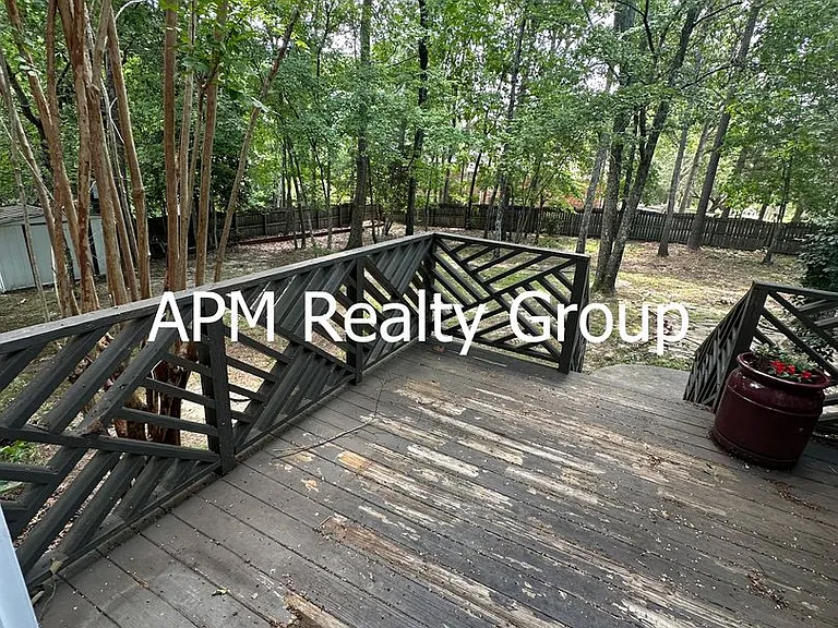 109 Rolling Creek Cir — Photo 26