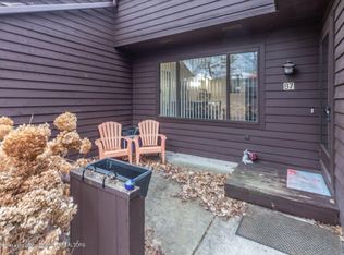 101 E Jolly Rd #23, Lansing, MI 48910