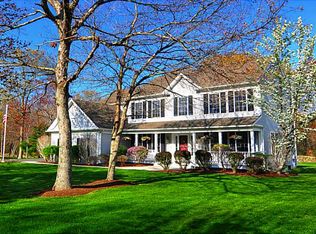 182 Fieldstone Ln, Saunderstown, RI 02874