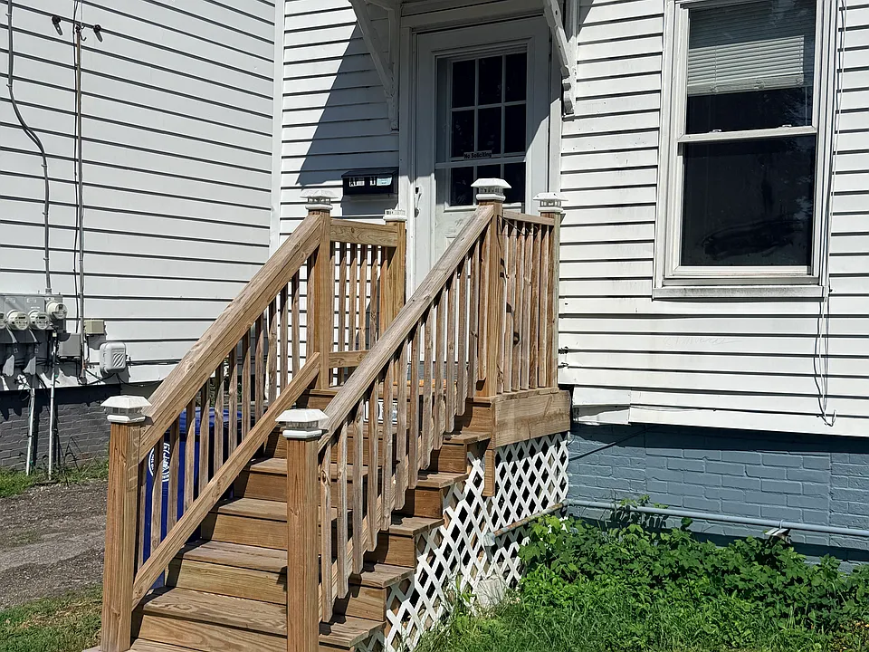 98 Central St #1