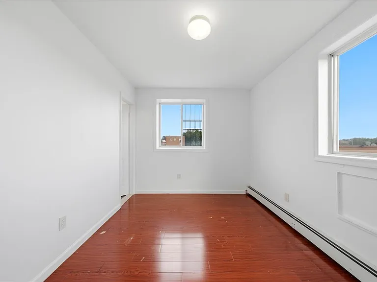 1114 E 211th St #2 — Photo 11