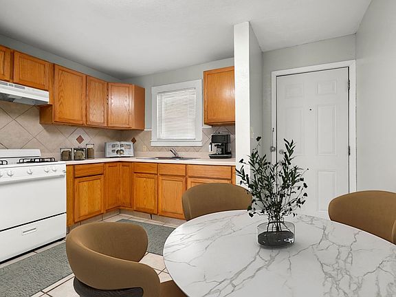 3rd image of 1503 W Myrtle St APT 5