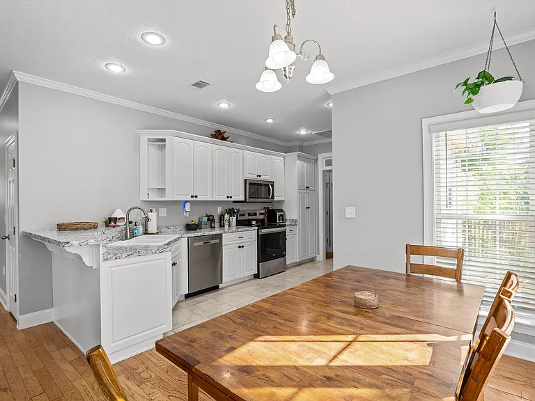 726 Bonnie Oaks Ln — Photo 4