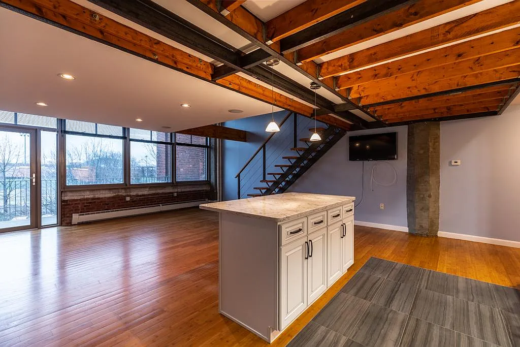 1 bed, 850 sqft, $3,200 — Photo 2