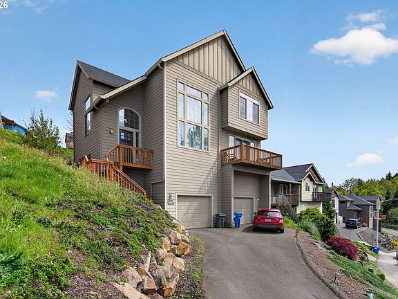 3rd image of 300 SE Oak View Ln